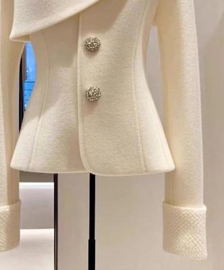 Lola | Chic Buttoned Blazer